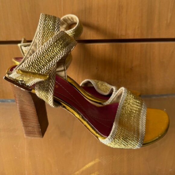 Pre-Loved Kate Spade Gold Canvas High Heeled Sandals - Size 7 - Picture 3 of 9